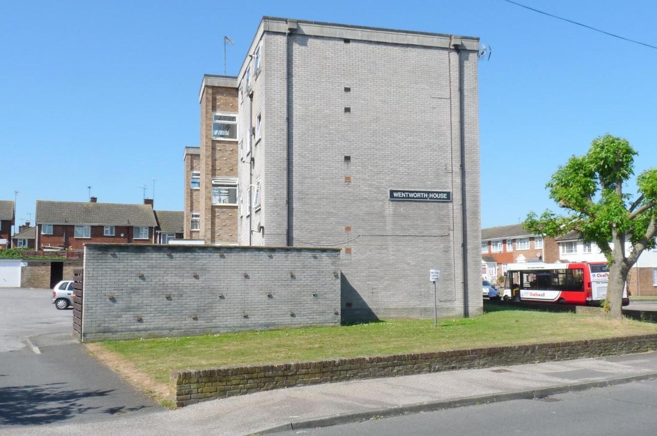 Wentworth Apartment With 2 Bedrooms, Superfast Wi-Fi And Parking シッティングボーン エクステリア 写真