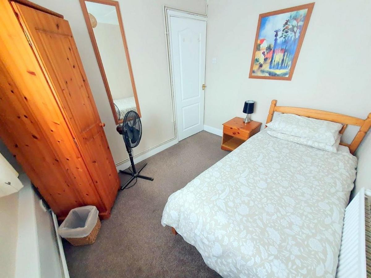 Wentworth Apartment With 2 Bedrooms, Superfast Wi-Fi And Parking シッティングボーン エクステリア 写真